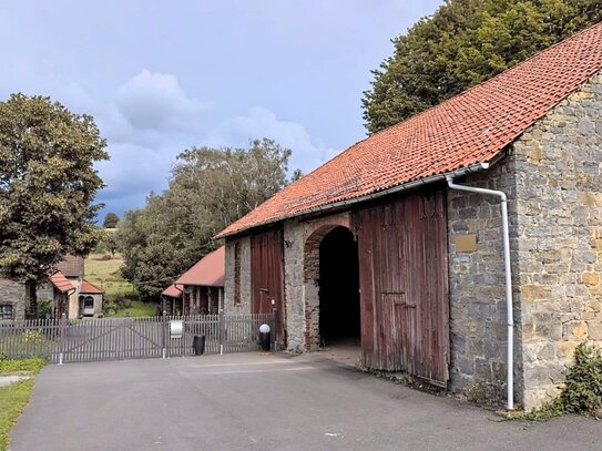 Resthof mit idyllischem Bachlauf auf 3,5 ha zu verkaufen