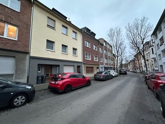 5- Familienhaus mit Baugrundstück, Halle und Garage