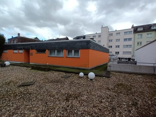 Praxis /Büro /Bungalow mit Tiefgaragenplatz im Herzen von Rheydt