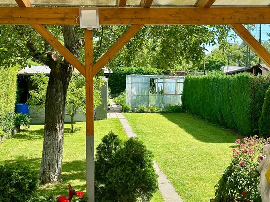 Doppelhaushälfte, Genügend Platz mit Carport, 2 Stellplätze, 2xBalkone und großes Gartengrundstück!