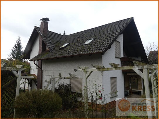 Ein Doppelhaus - 2 Gesichter - Übergroßes Grundstück mit Carport in BSS-Eckardroth