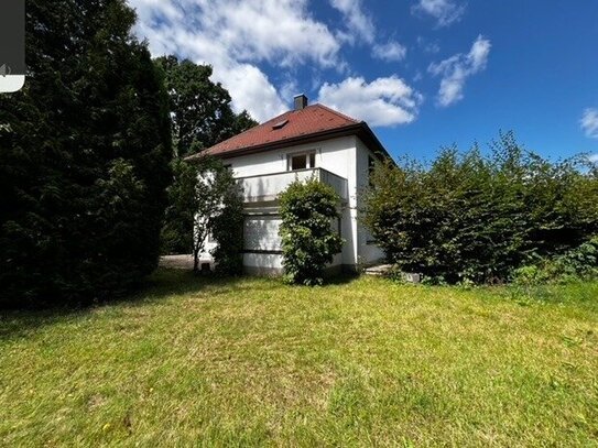 Kleine Stadtvilla im Park - weitere Bebauung lt. B-Plan gegeben-eben-zentral