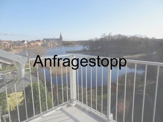 4-Zimmer-Dachgeschosswohnung mit Balkon und traumhaftem Blick auf den Knieperteich