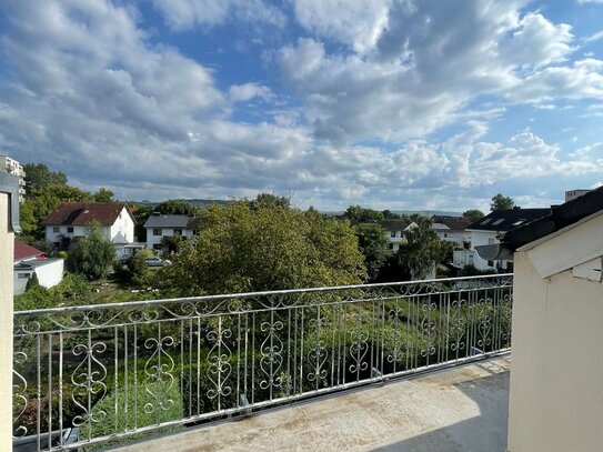 2 Zi.-DG- Wohnung mit schönem Ausblick und Südbalkon in Ingelheim Nord