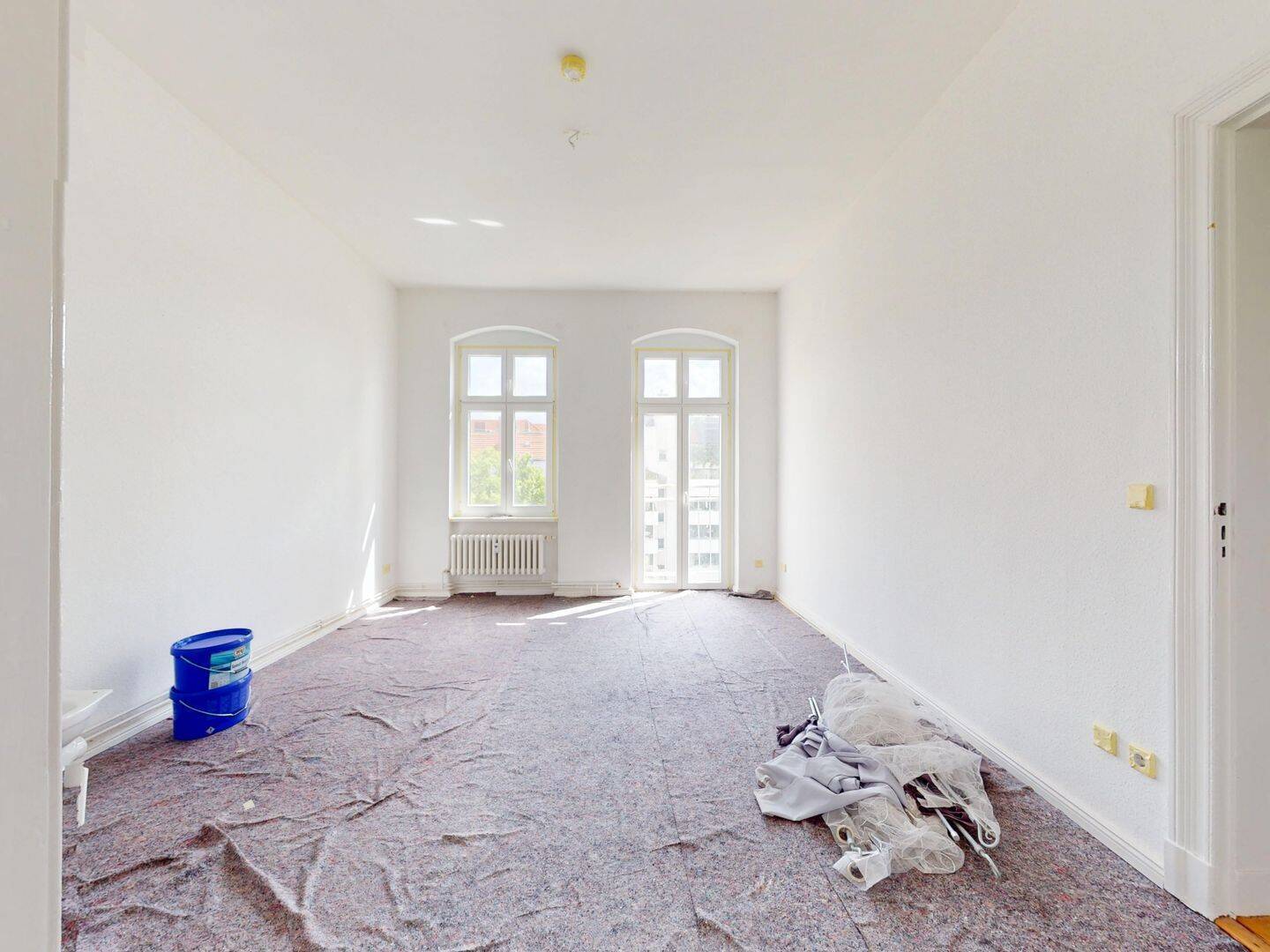 Sanierte 2-Zimmer-Wohnung mit Einbauküche Nahe dem Schloss Charlottenburg! - Photo 1