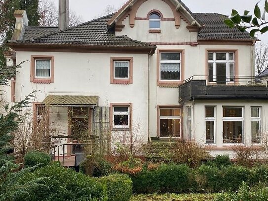 Flexibel nutzbares Zweifamilienhaus im Villenstil mit Wintergarten, Balkon/Loggia und uneinsehbarem Garten in der Parks…