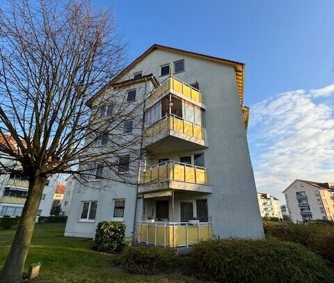 Freie Dachgeschoss-Wohnung in ruhiger Lage