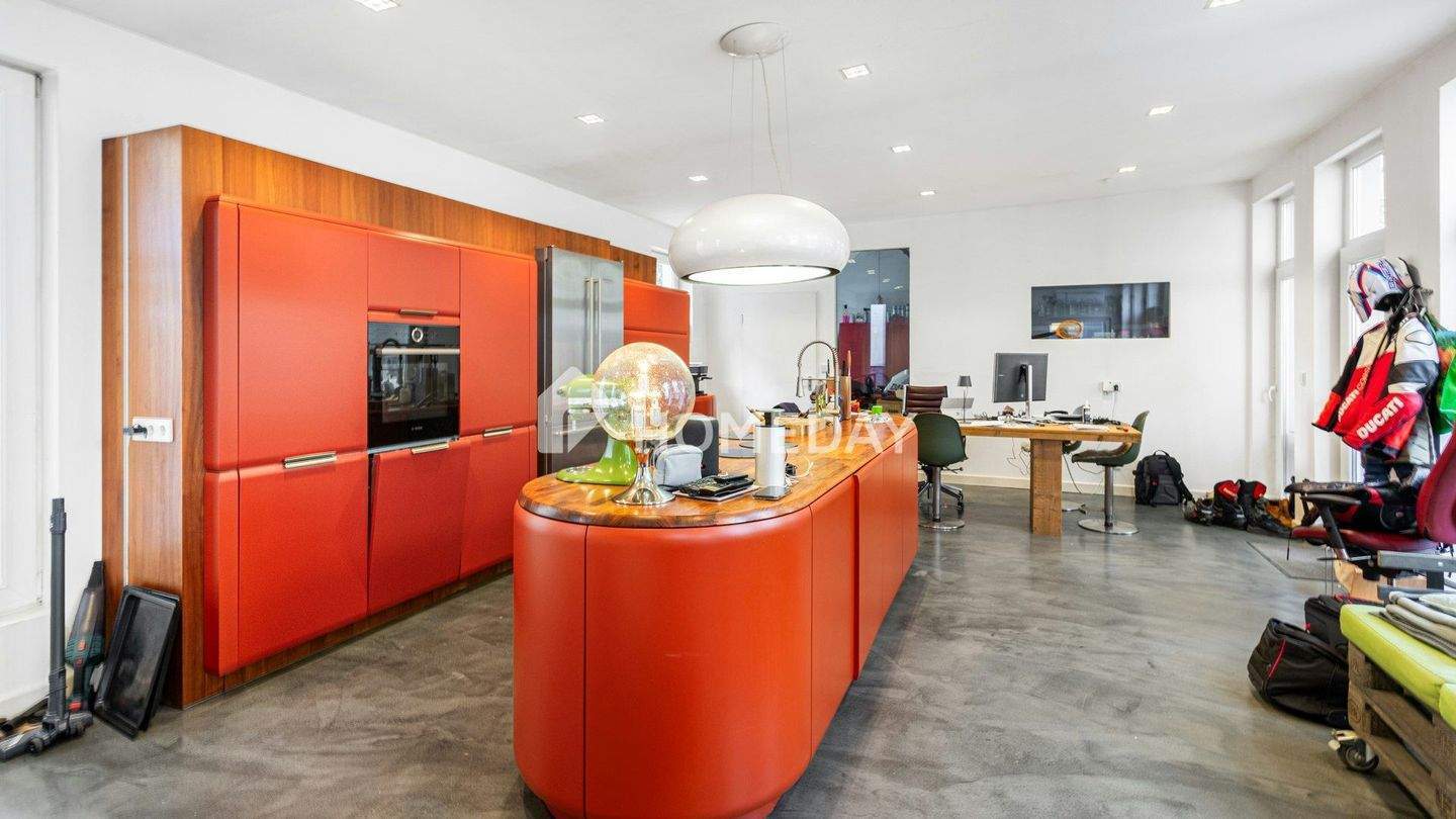 Außergewöhnliches Loft mit Tinyhouse & vielseitiger Nutzung - Zwischen Workspace & Wohntraum