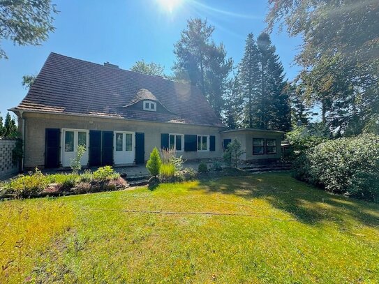 Landhausvilla im Estorff & Winkler Stil in Top Lage ! Herrlich ruhige Lage in wald- und wasserreicher Umgebung !