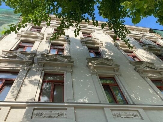 Liebevoll hergerichtete Wohnung mit Echtholzfußboden und französischem Fenster in beliebter Etage!