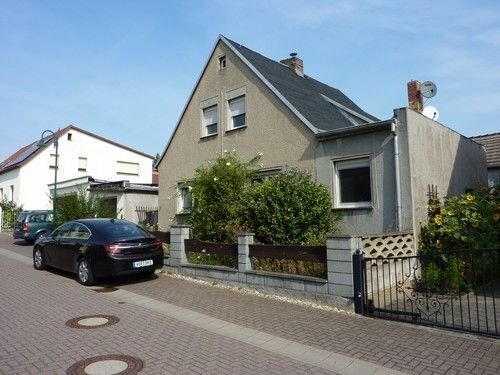 - Freistehendes Einfamilienhaus mit Garage in Langendorf -