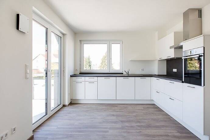                                                               Helle 3-Zimmer Wohnung mit Balkon inkl. K&uuml;che                                                       in Maiach (Nürnberg)