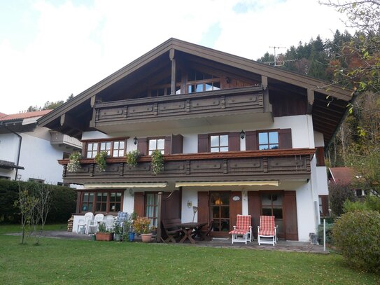 Moderne Erdgeschoßwohnung mit schönem Gartenanteil im Ortsteil Sachrang