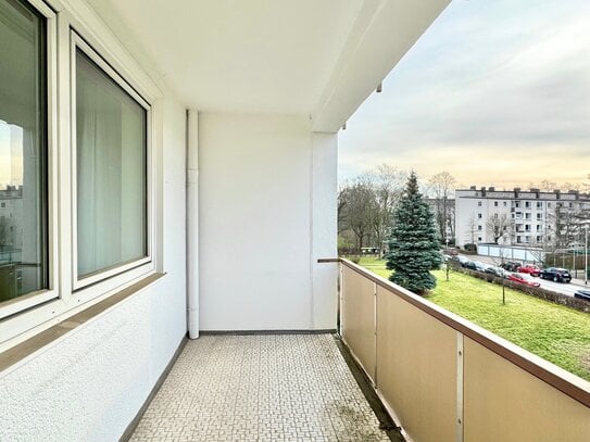 Gut geschnittene + helle 3,5-Zimmer-Wohnung mit sonnigem Balkon & schönem Ausblick