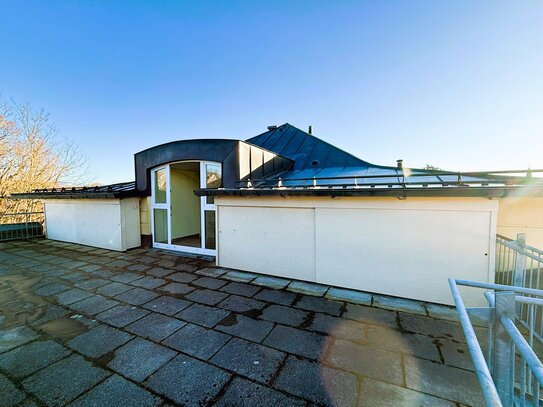 Schicke sonnige 3-Zimmer-Wohnung, renoviert, Südbalkon mit Bergblick, eigener Dachterrasse + Tiefgarage