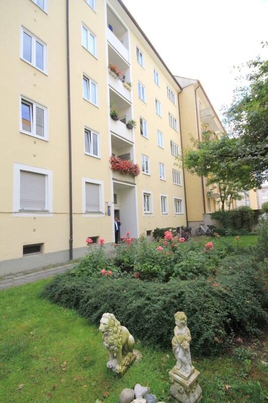 Familienfreundliche - sehr gut geschnittene 4 Zi.-Whg. in Neuhausen