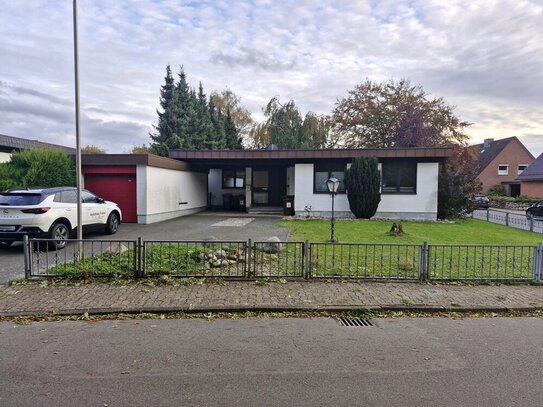 Stilvoller Flachdachbungalow in ruhiger Seitenstraße am Feldrand in Büdelsdorf - aktuell vermietet