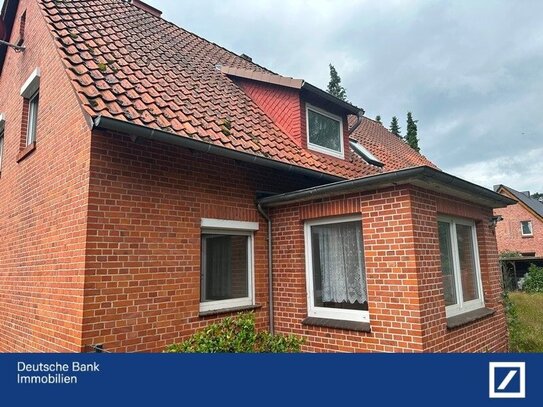 Sanierungsbedürftiges Zweifamilienhaus in der Wedemark OT Abbensen