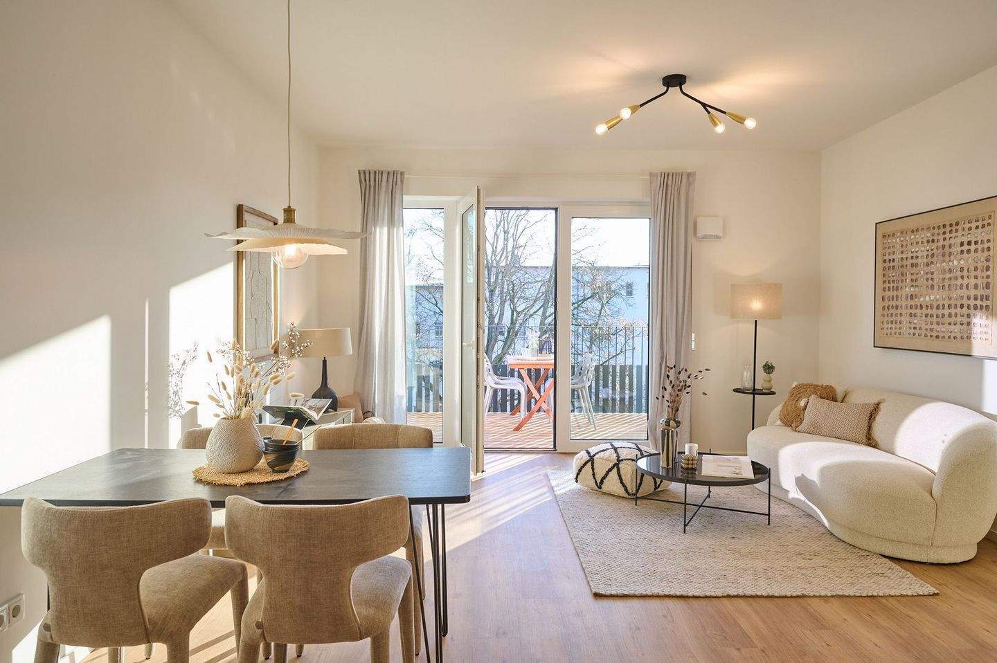 Cosmo Berlin - große 2 Zimmer im Weitlingkiez mit Einbauküche und Duschbad ab sofort verfügbar - Foto 1