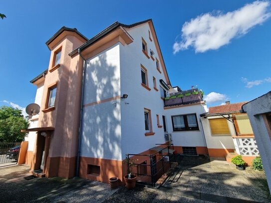 Gepflegtes 3 Familienhaus in zentraler Lage von Rüsselsheim, eine Wohnung ist frei!