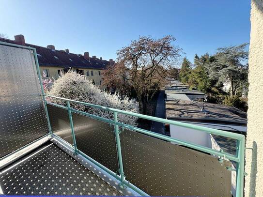 Zwei bezugsfreie 1 Zimmerwohnungen nahe Kutschi, mit Sonnenbalkon und Weitsicht