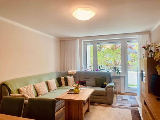 Ruhig und Zentral || Attraktive 3-Zimmer-Wohnung mit Balkon und Tiefgaragenstellplatz !