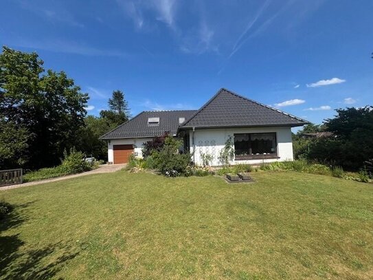 Ruhiger Familienbungalow mit Garage und Gartenidylle zum Schick Machen