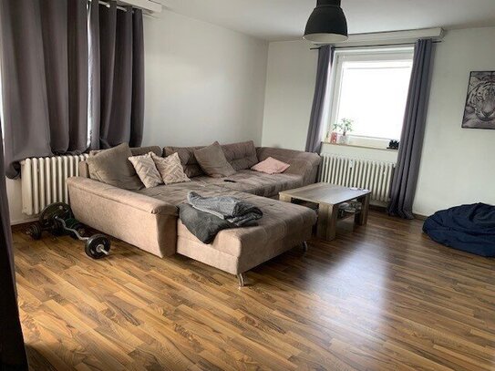 Zwei-Zimmer-Wohnung im 4. OG mit Einbauküche, Küche und Balkon in Neumünster-Ruthenberg zu vermieten