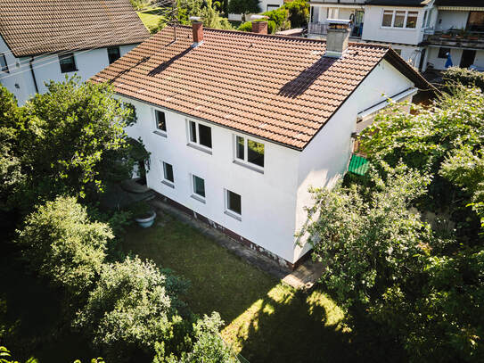 **Bezauberndes Haus mit Ausbaupotenzial auf großzügigem Grundstück**