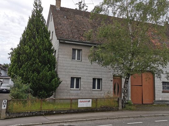 Altbau mit Ökonomie- und Nebengebäude Konstanz-Wollmatingen