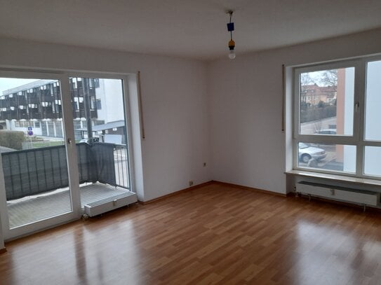 Schöne 1-Zimmer-Wohnung mit separater Küche, Bad und Balkon in Innenstadtnähe in Neumarkt/Opf.