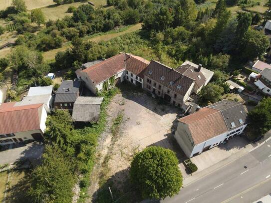 Grundstück, ca. 9.877 m² in Felsberg, wenige km von Saarlouis, interessante Projektentwicklung bzw. Sanierung des Besta…