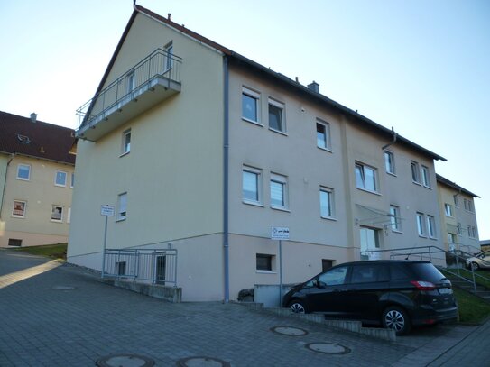 Idyllischer Ausblick vom himmelblauen Balkon |Stellplatz|Keller|Einbauküche