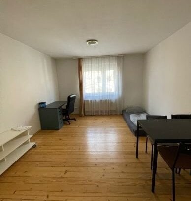 Helle 2 Zimmer Wohnung mit EKB und Balkon