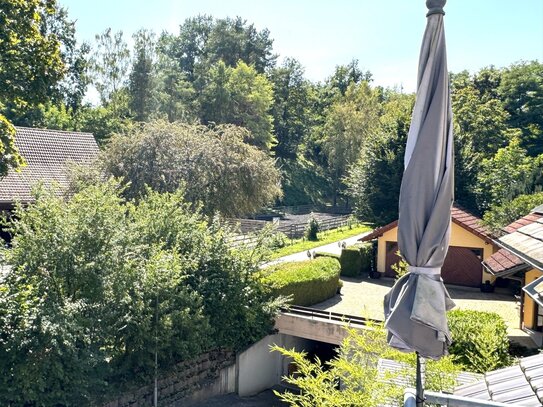 Hochwertige Eigentumswohnung mit Haus-Charakter in naturnaher Lage und Fernblick