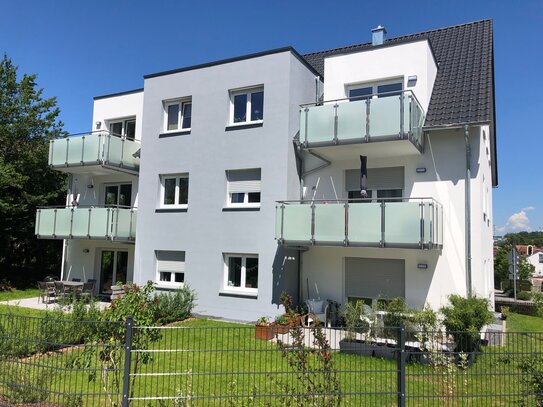 Neubau 2019, 3-Zimmer mit offener Einbauküche mit Kochinsel und Balkon in guter Wohnlage (1. OG), inkl. 2 Stellplätzen