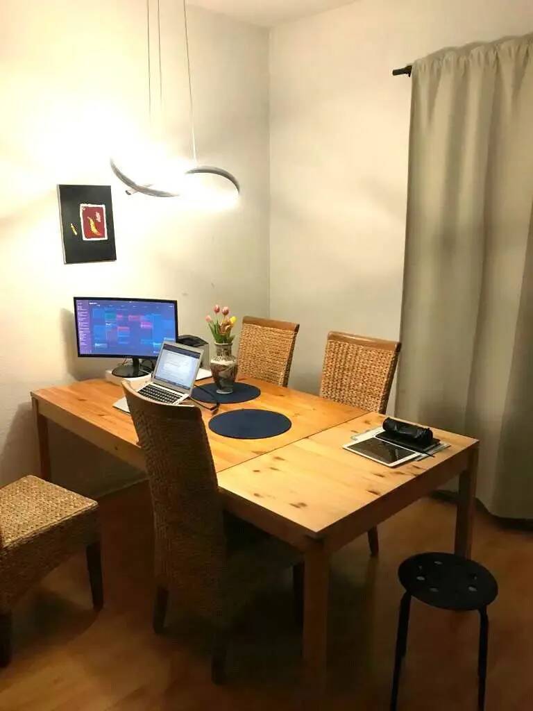 Sunny top floor 1.5-room apartment in lovely Reinickendorf - Photo 1