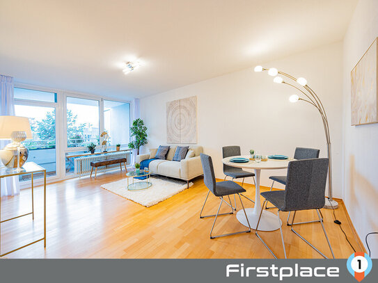 FIRSTPLACE - Helle 2-Zimmer-Wohnung mit schönem Ausblick und Süd-Loggia