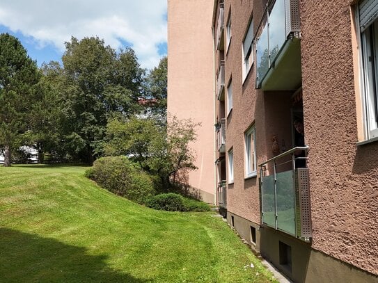 Top Gelegenheit für Anleger! Vermietete Wohnung in Calw-Heumaden. Balkon mit Grünblick, Stellplatz und Keller runden da…