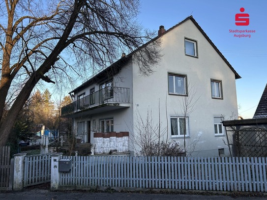 Renovierungsbedürftiges Zweifamilienhaus