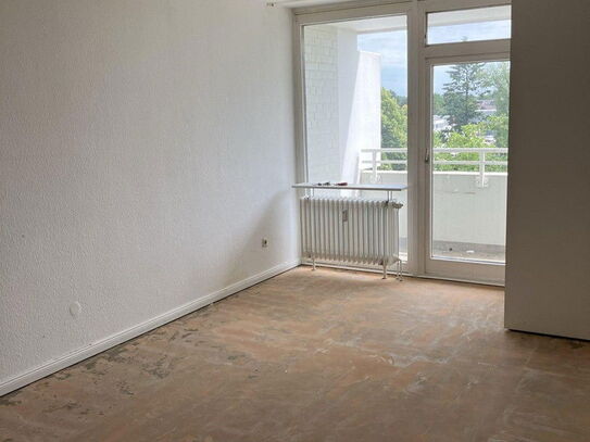 ohne Makler: helle 2 Zimmer-Eigentumswohnung mit Balkon mit großem Potential