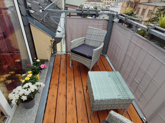 Möblierte Dachgeschoss Wohnung an der Uni mit Balkon