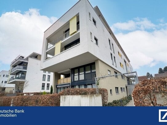 Friedrichsdorf, Stadtmitte: Komfortable 3 Zi.-Wohnung mit Loggia, EBK & 2 TG-Stellplätzen *BJ 2012*