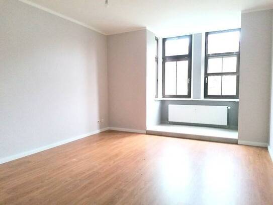 !! NEU renovierte 4-Zimmer-Wohnung mit Balkon in ruhiger Nebenstraße !!