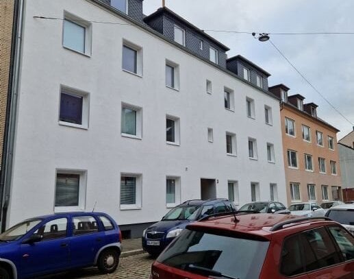 Sehr gepflegte und sanierte 2 Zimmer Wohnung mit Einbauküche und Balkon in Bremerhaven Geestemünde