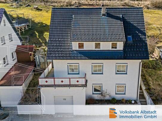 Ein Zuhause zum Wohlfühlen: Einfamilienhaus mit Garten und Garage