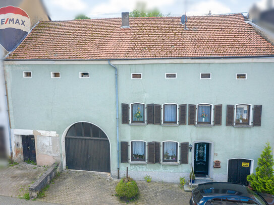 Reihenmittelhaus mit Scheune und großem Garten im Ortskern