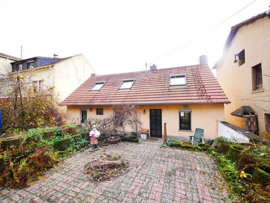 Saniertes Einfamilienhaus mit großem Garten in Altenkessel