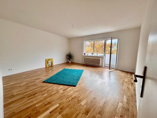 °°° Modernisiert und hell: Wohlfühlwohnung im 4.OG mit Balkon nach Südwesten °°°