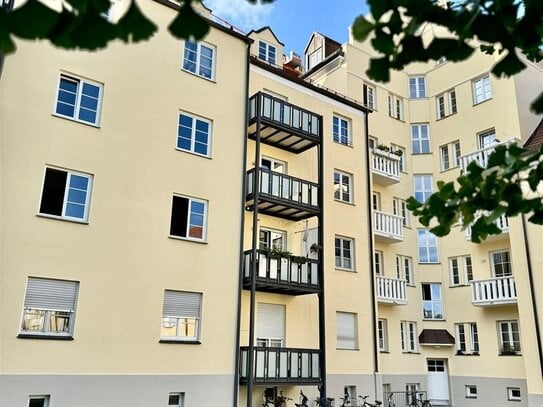 Schöne 2-Zimmer-Wohnung mit Balkon und Blick auf den grünen Innenhof im Gottfried-Bösch-Karree, Augsburg-Hochfeld